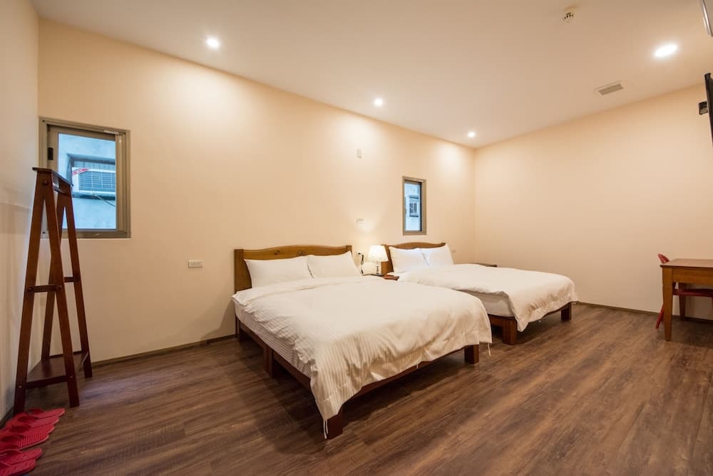7 113 Hotel