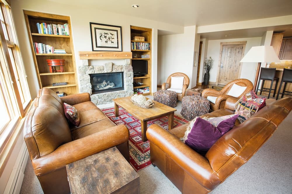 WestWall Lodge