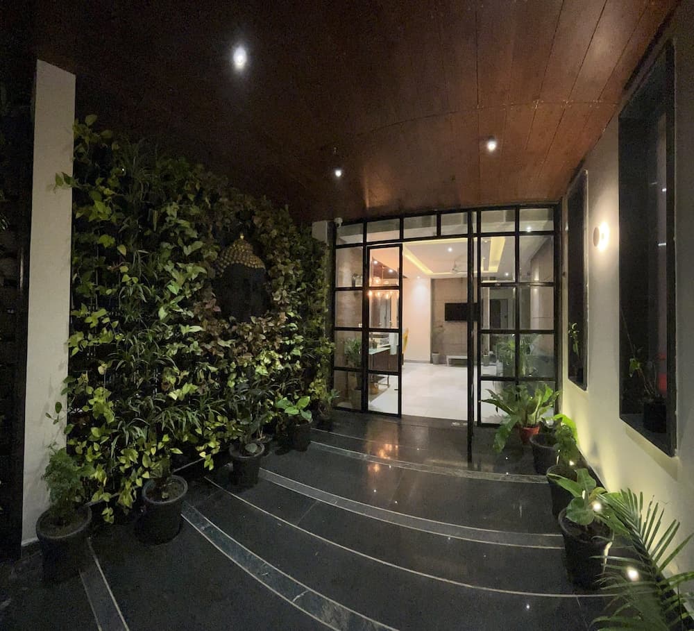 Hotel Lunar Stays