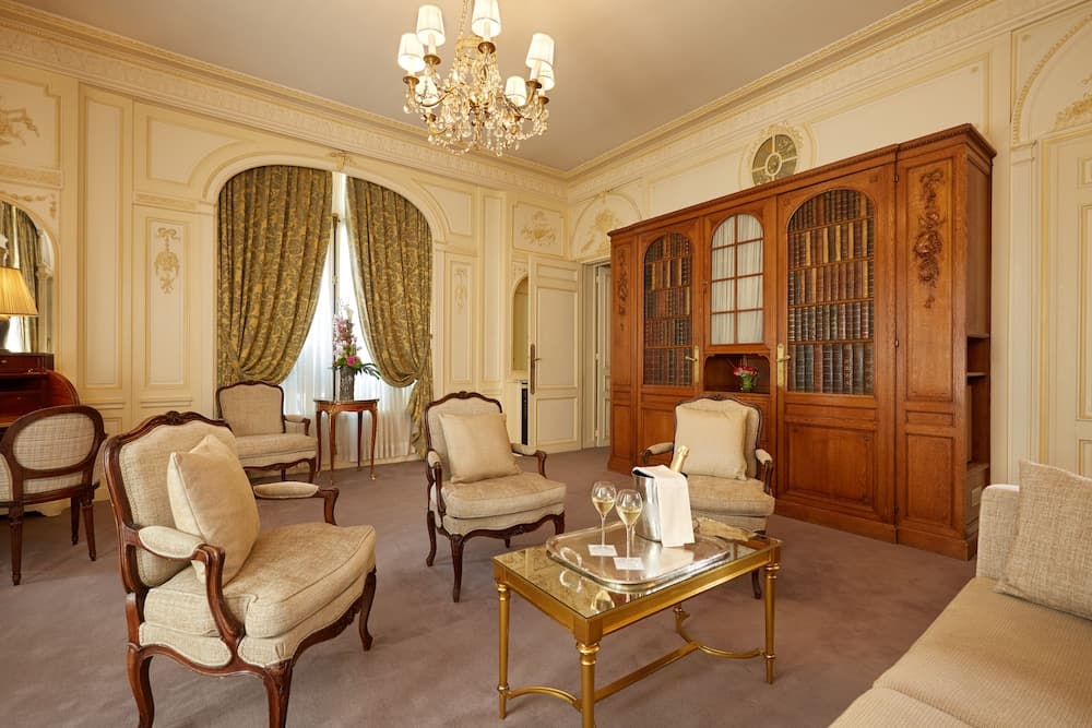 Hotel Raphael