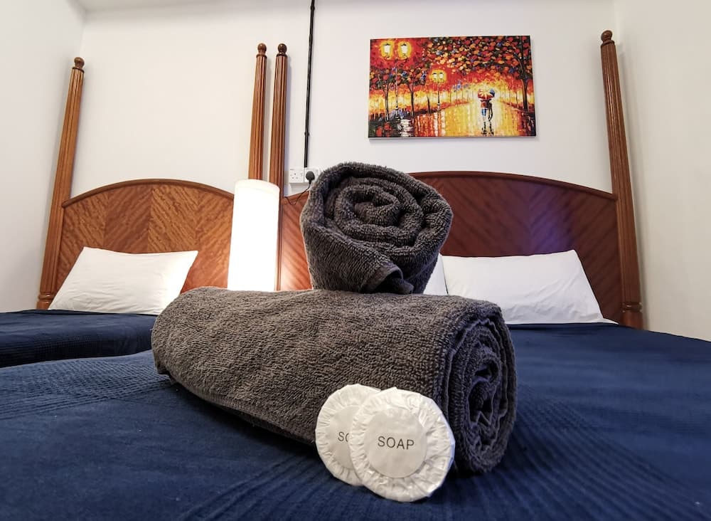 Hawk Hotel & Hostel