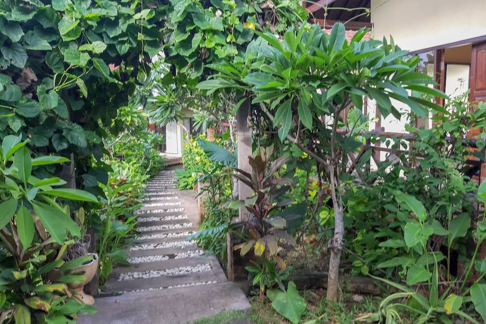 Lovina Eco Lodge