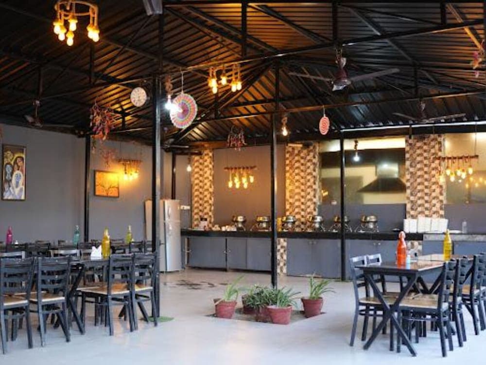 Amazing Aryavan Resort