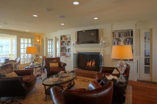 Anchor In Distinctive Waterfront Lodging