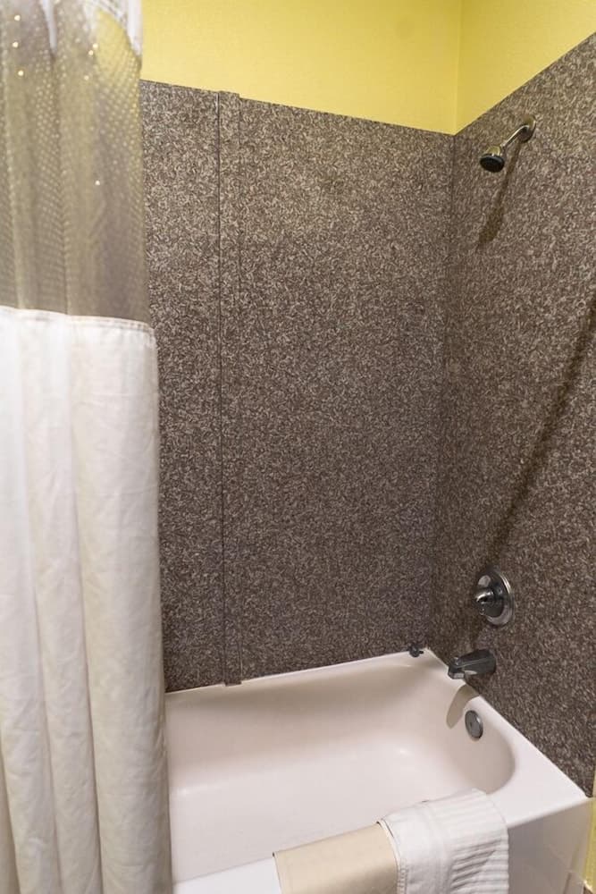 Three Rivers Inn & Suites