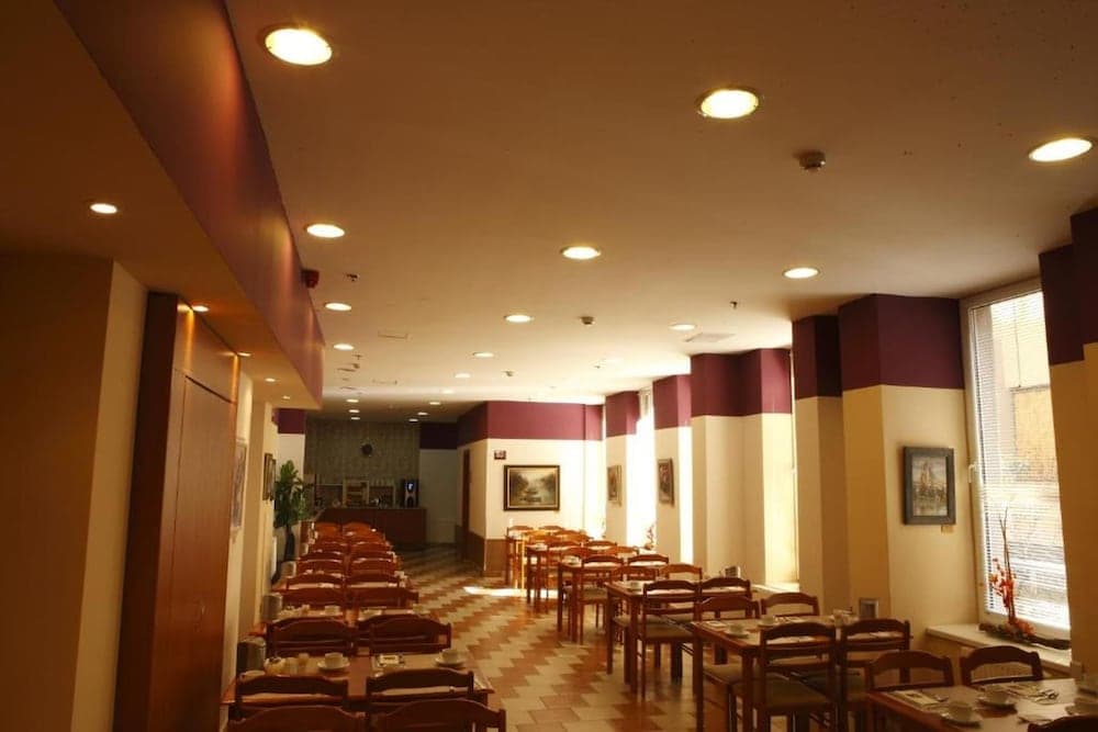Six Inn Hotel