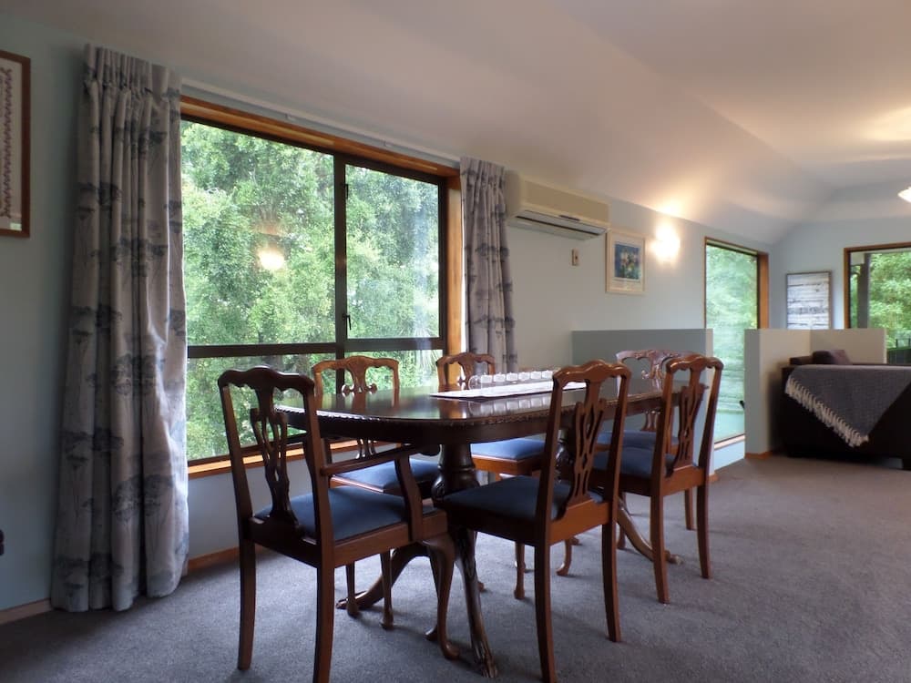 Riverstone House