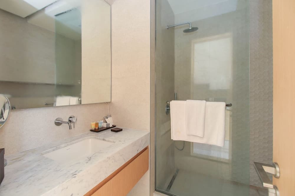 Luxe Getaways Royal Amwaj Palm Jumeirah Resort Apartment Holiday Home