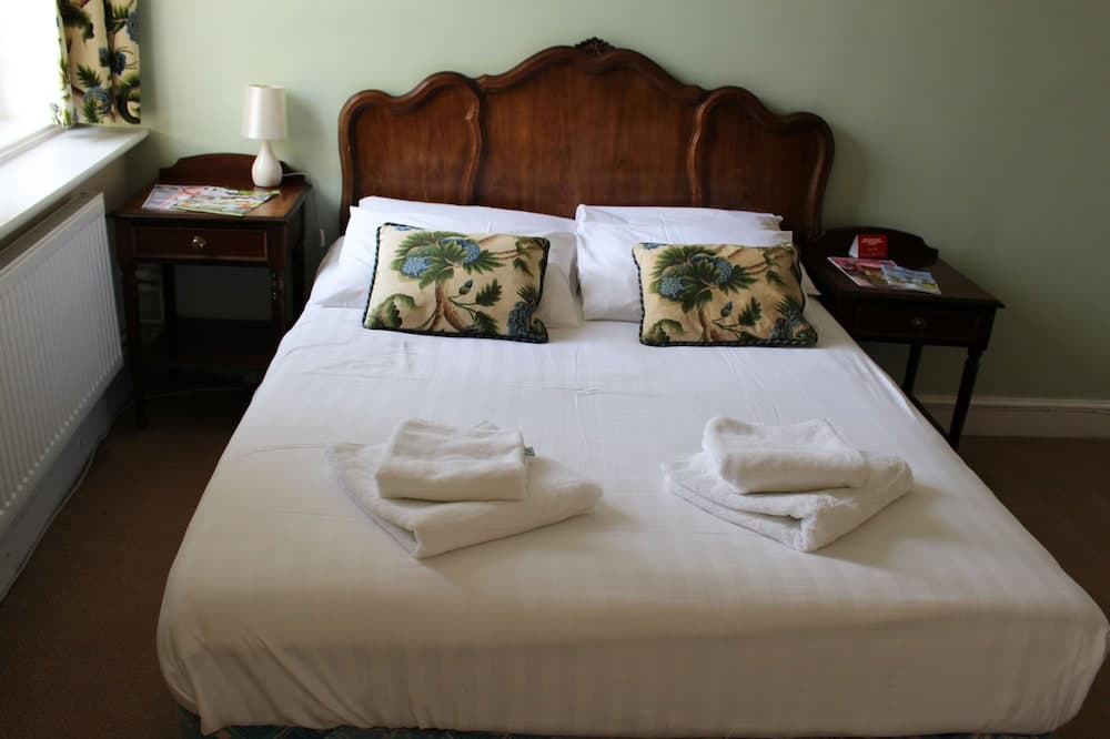 Falcon Hotel