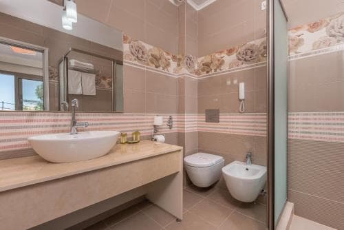 Dionysos Hotel & Suites
