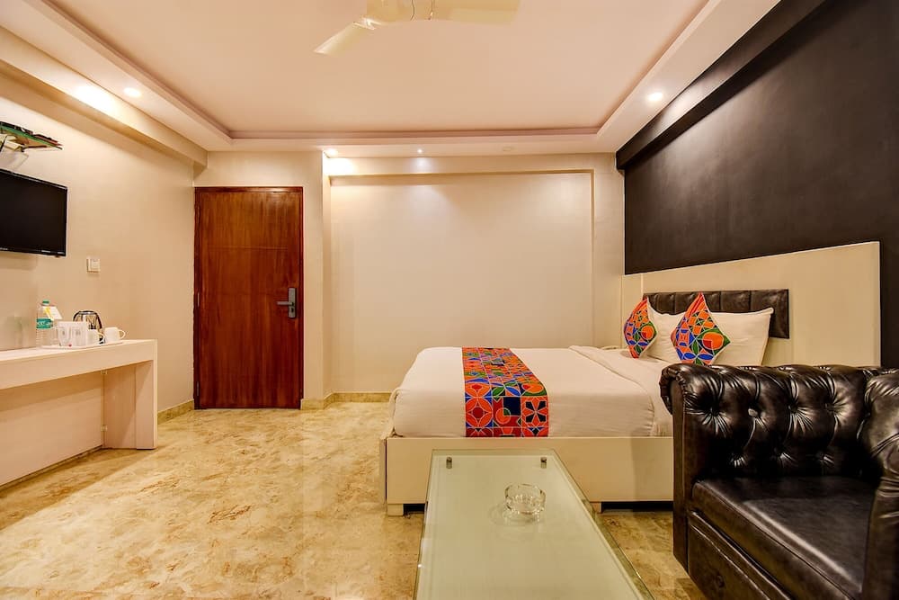 FabHotel Cozzy Inn