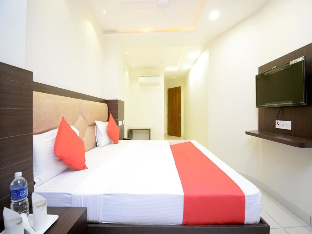 OYO 33009 Hotel Nido