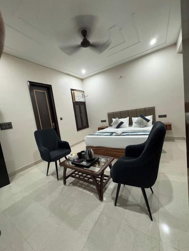 Radiant Blu Hotels Sector 70