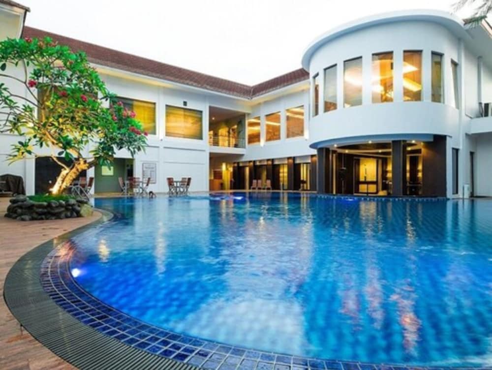 Rattan Inn