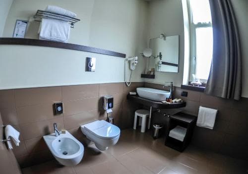 Ekk Hotel