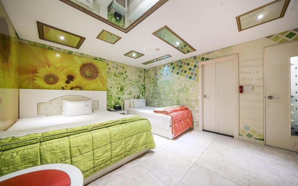 Somnus Motel