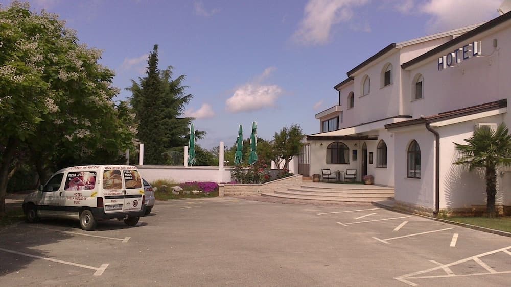 Hotel Holiday