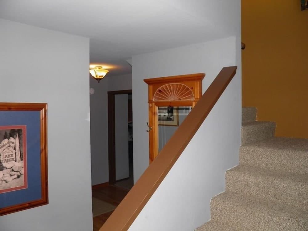 584 Alpine Dr