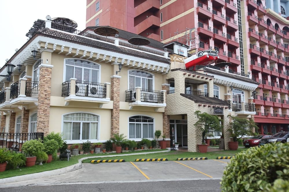 Crown Regency Suites & Residences - Mactan