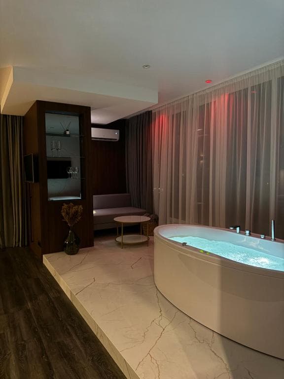 Be The One Hotel