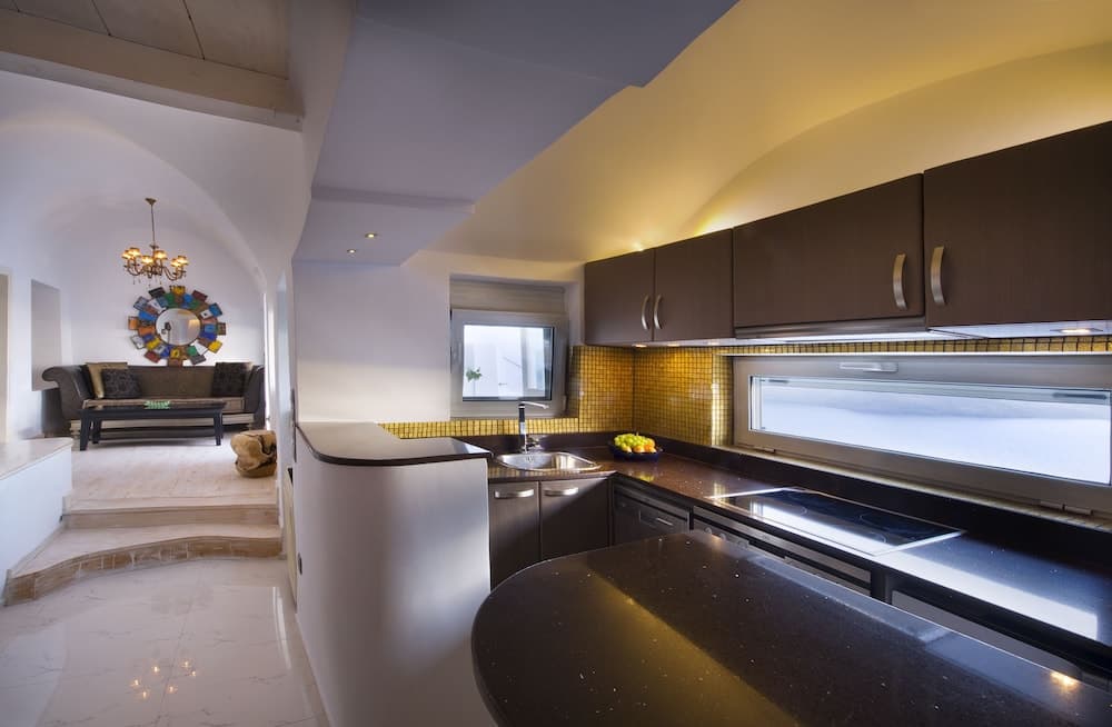 Hyperion Oia Suites