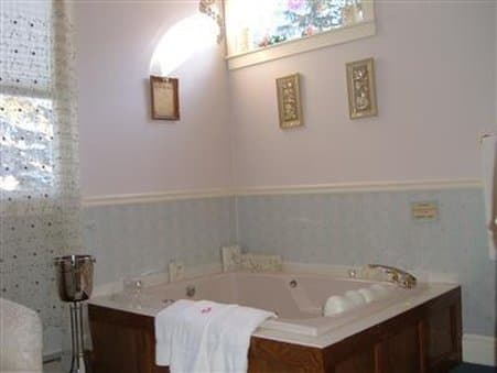 Candlelite Inn Bed & Breakfast