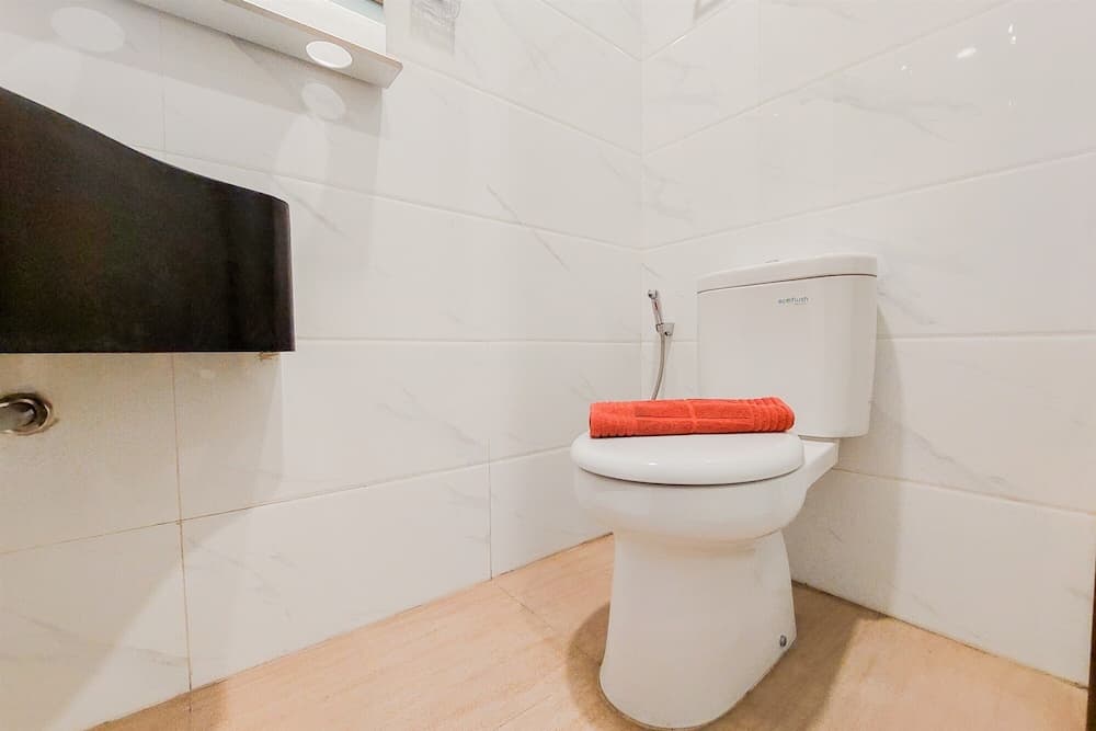 Simply and Nice Studio at Sky House Alam Sutera Apartment By Travelio