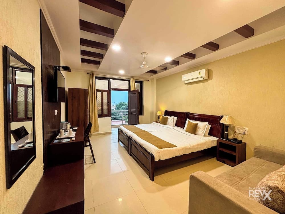 Hotel Nirvana Palace