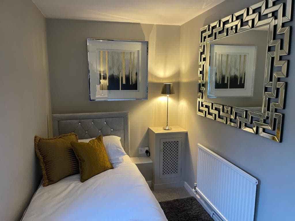 2 Bed Cosy Cottage - Central Bawtry - High End Furnishings