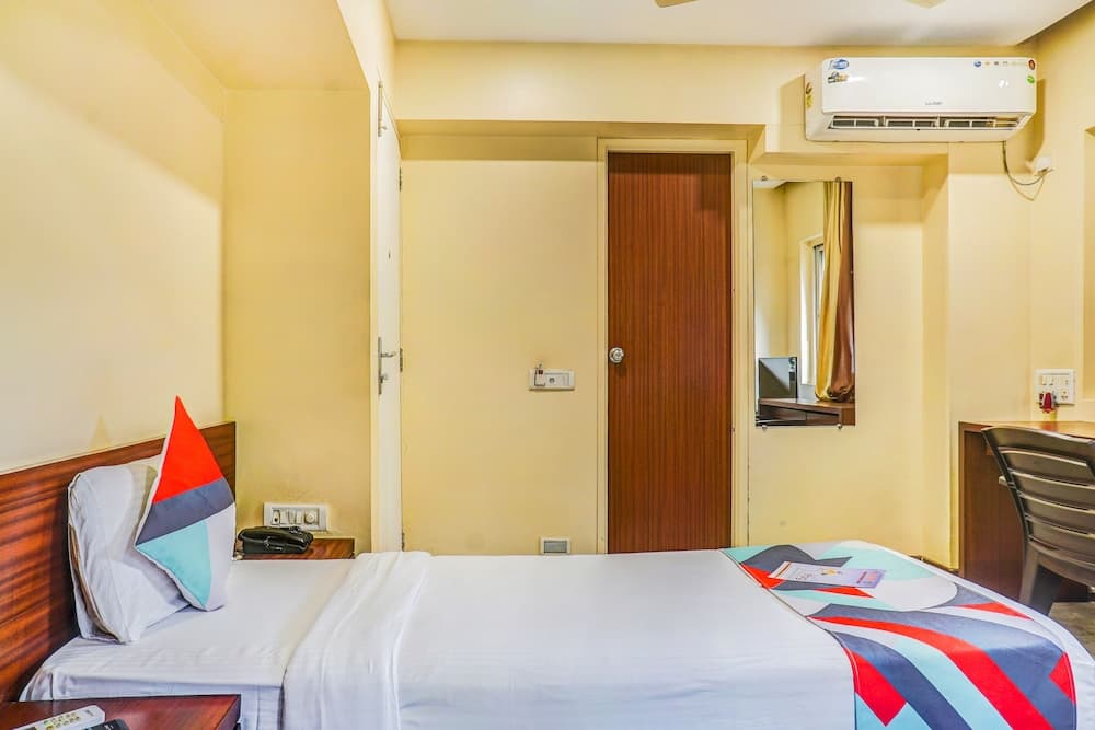 FabHotel Executive Residency