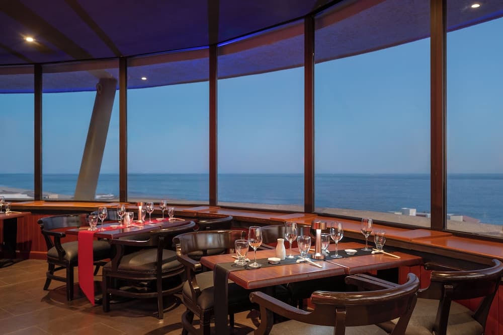 GR Solaris Lighthouse Los Cabos