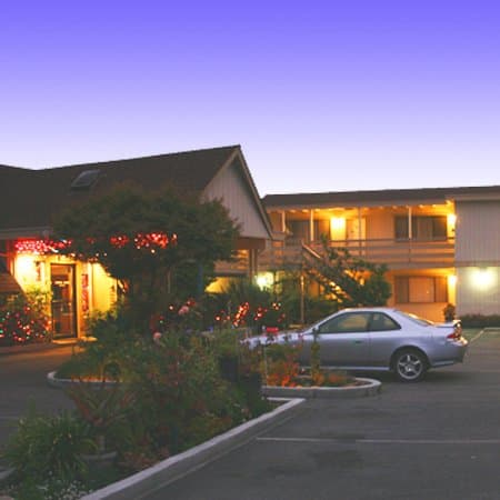 Monterey Fireside Lodge