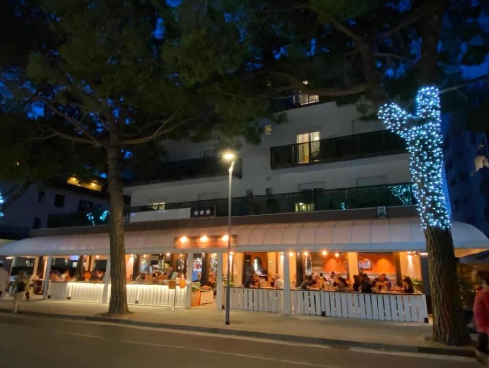 La Maison Hotel