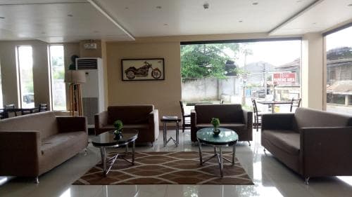 R Suites