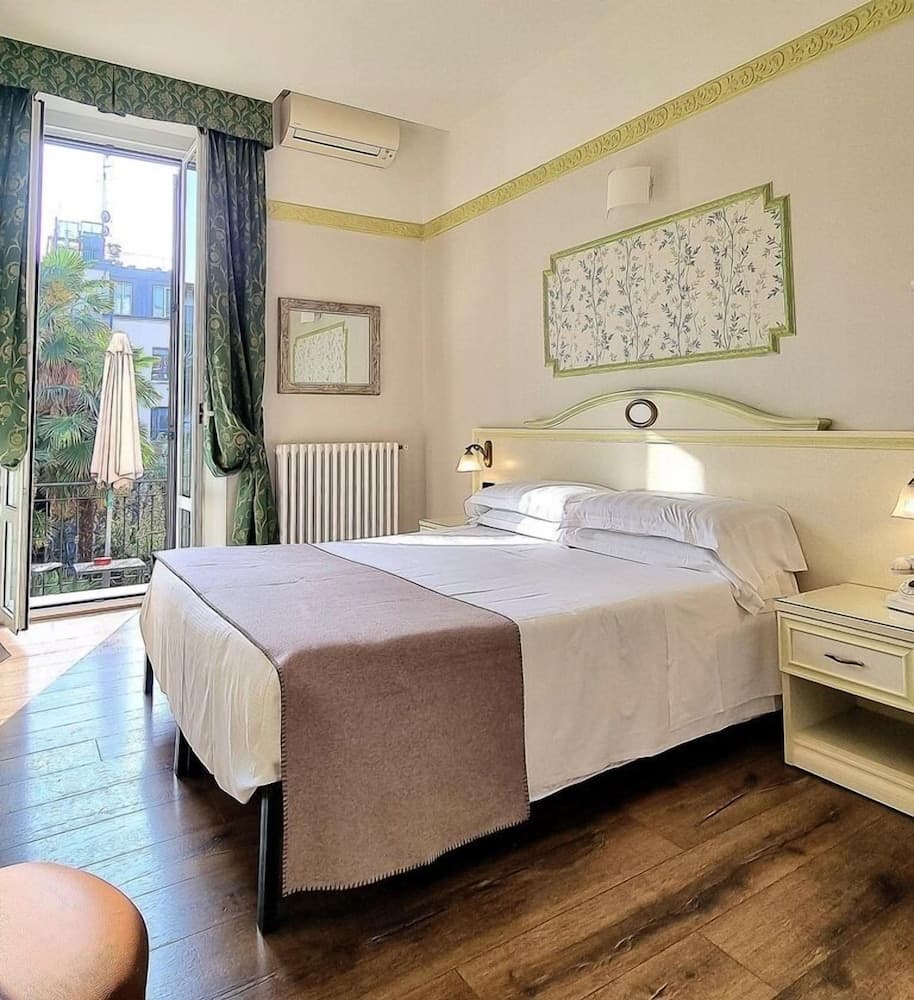 Hotel Charly