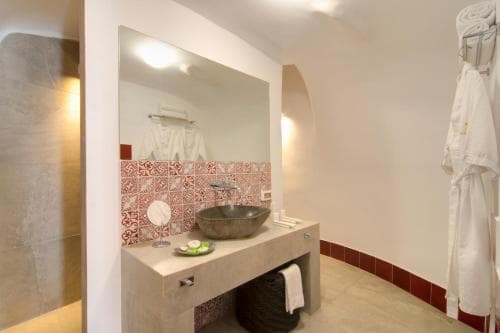 Santorini Secret Suites & Spa