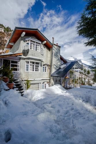 Playground Adventure Hostel