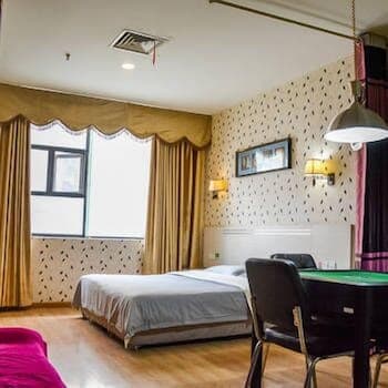 77 Chain Traders Hotel