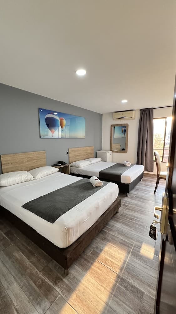 Hotel 33 Conquest