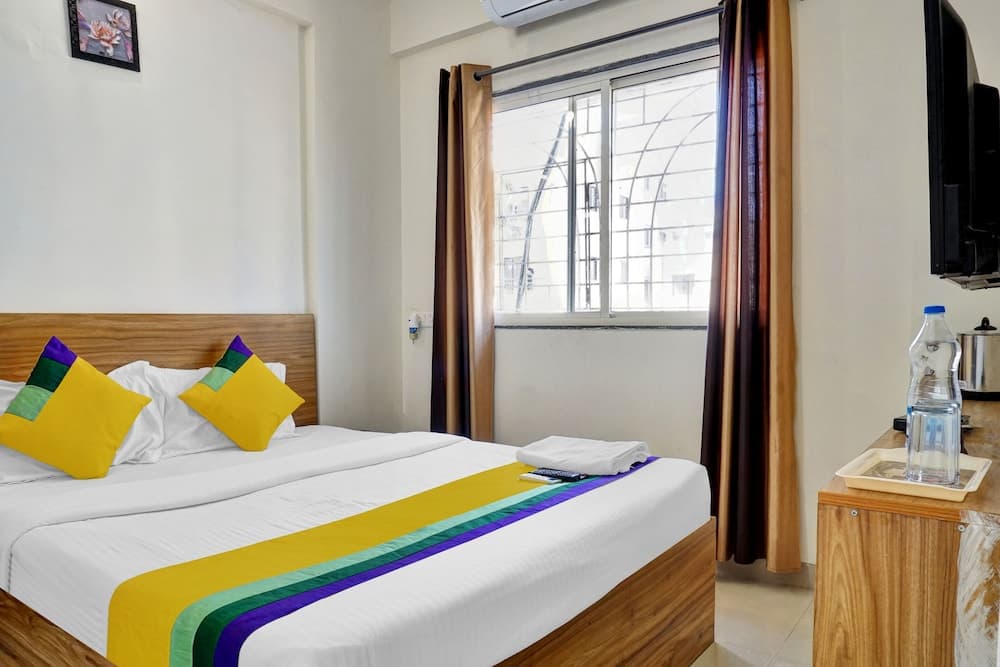 Ay Plus Hotels