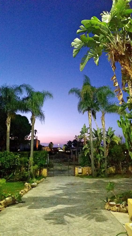 Hotel Akrabello