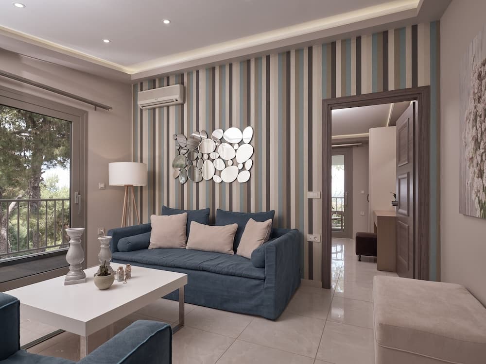Koukounaria Hotel & Suites