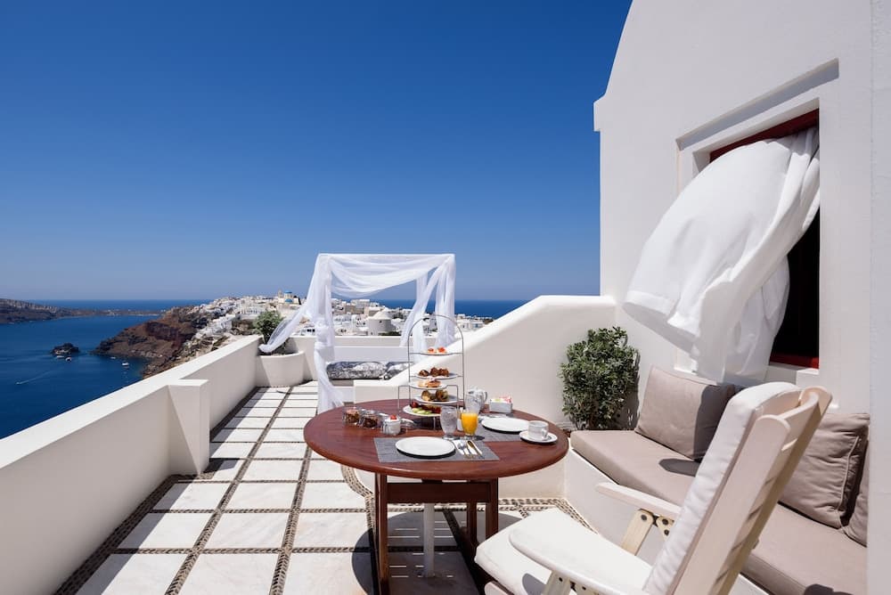 Nikos Villas