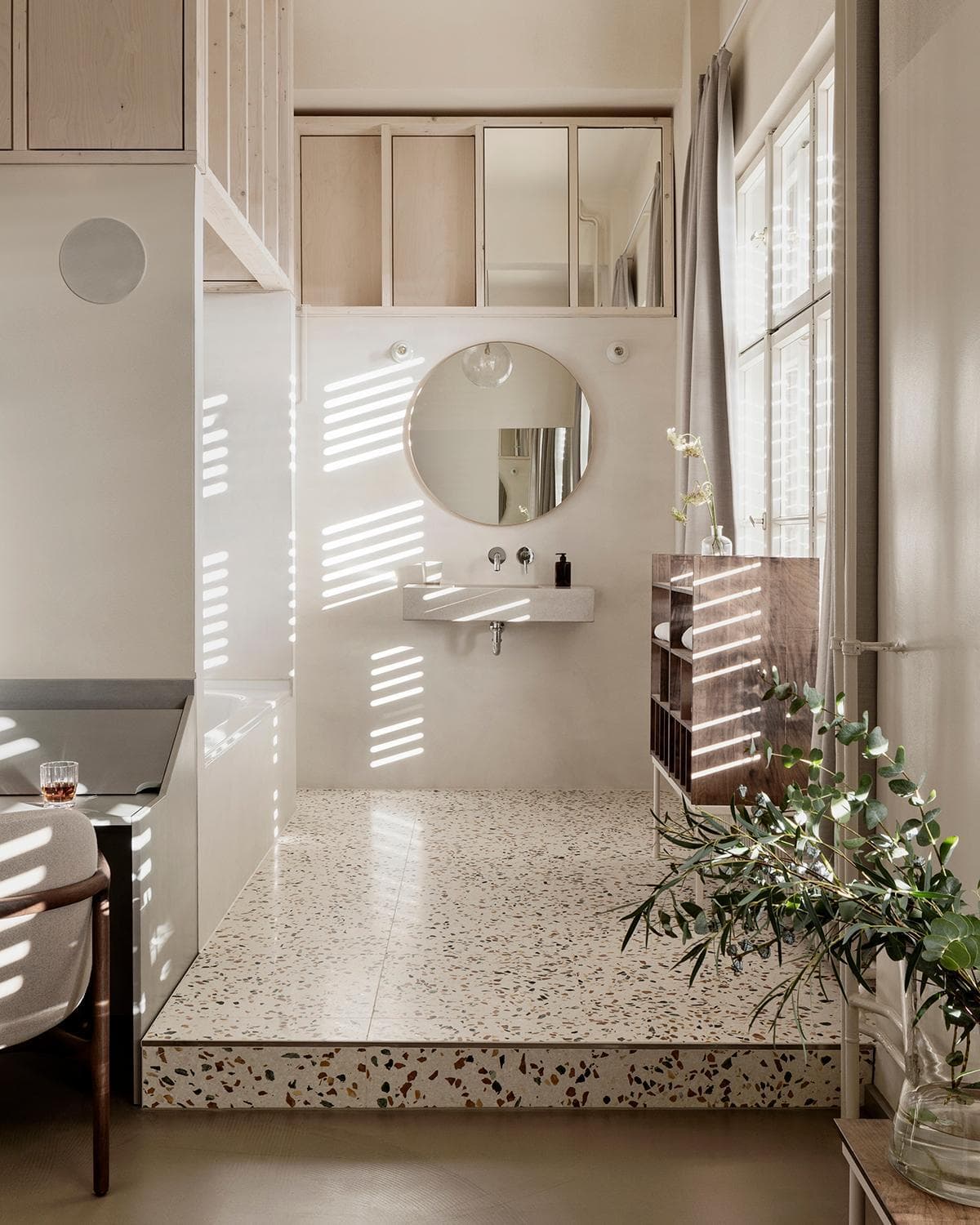 Nuitee hotel image