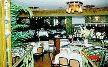 Crown Hotel Elysee