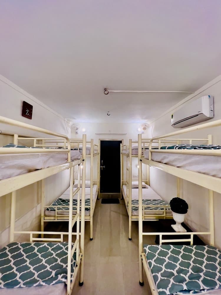 Hostel ivory