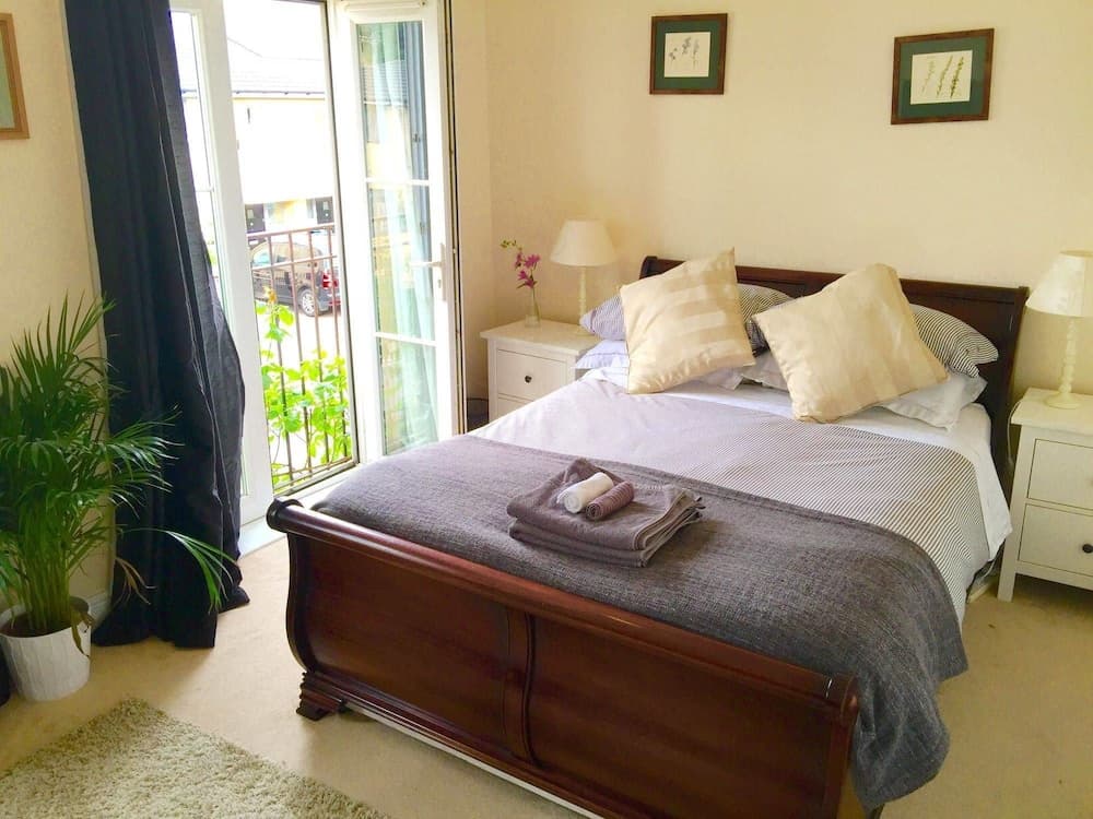 Lynbrook  Guests House