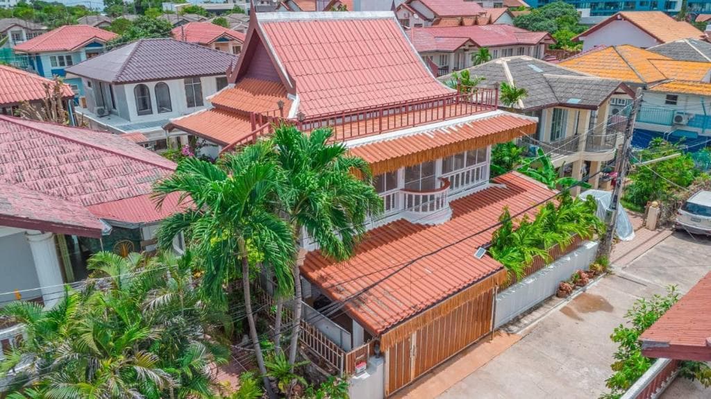 Jomtien Beach Pool Villa บ้านพูลวิลล่าติดทะเล หาดจอมเทียน