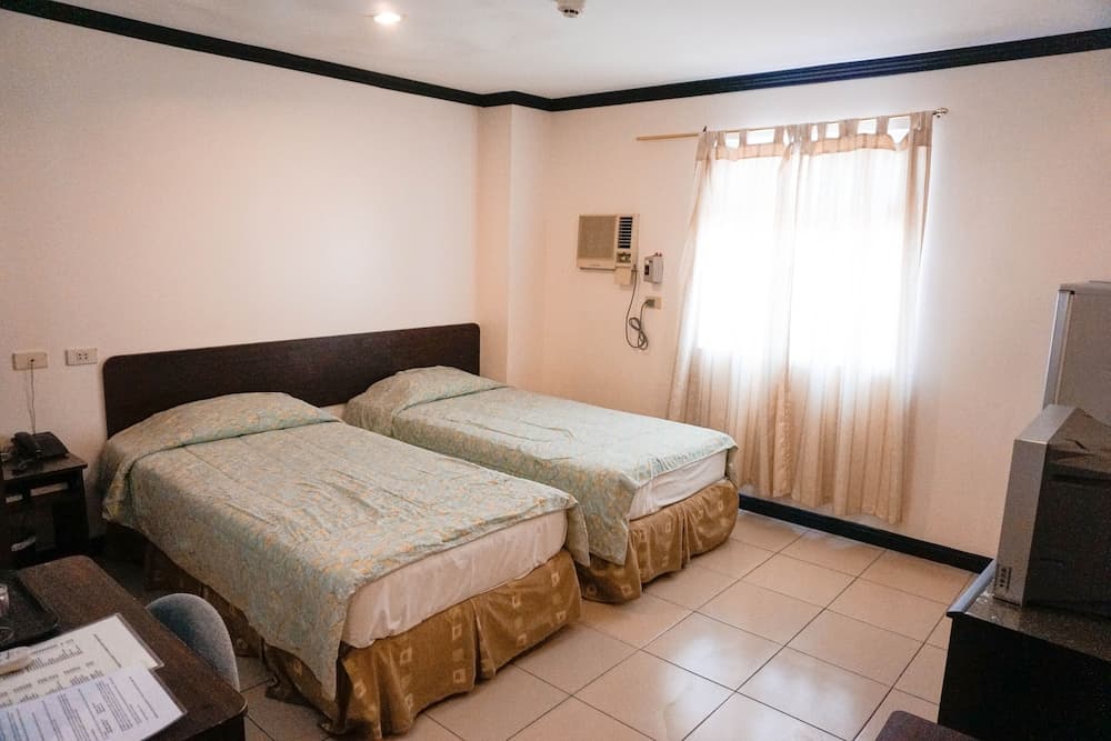 Crowne Garden Hotel
