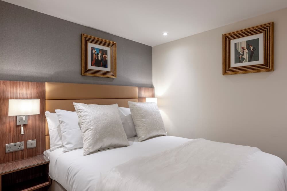 Castleton Hotel